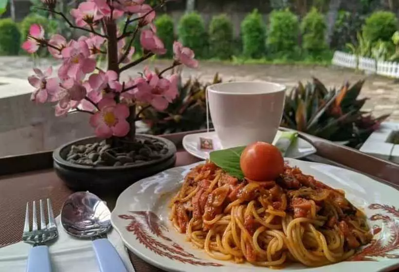 Majatalo Beautiful Deluxe Room With Ac And Wifi Well Located In Bogor