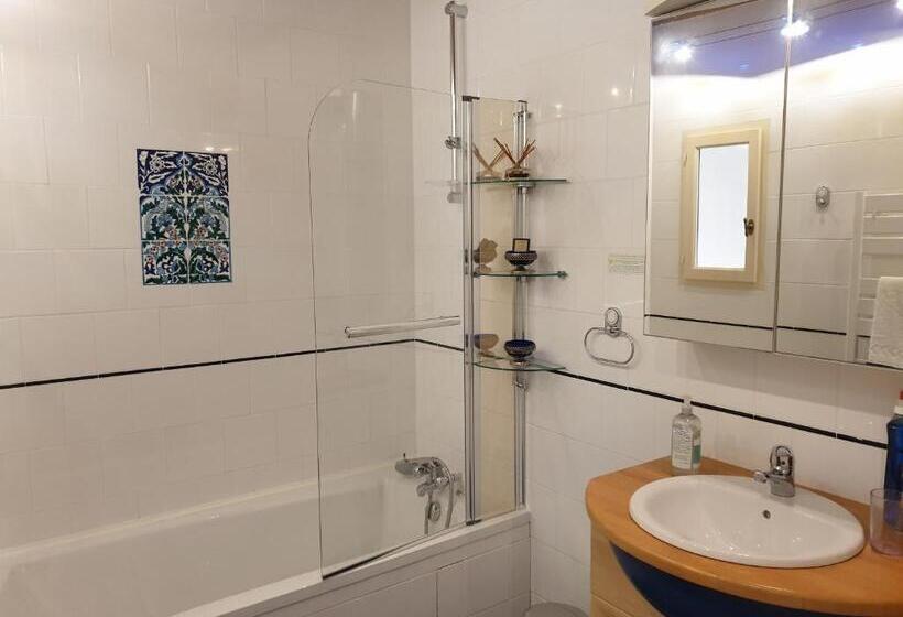 膳宿费 Les écuries