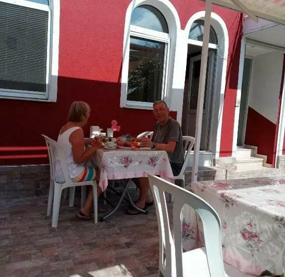 ベッドアンドブレックファースト Ali S Pension