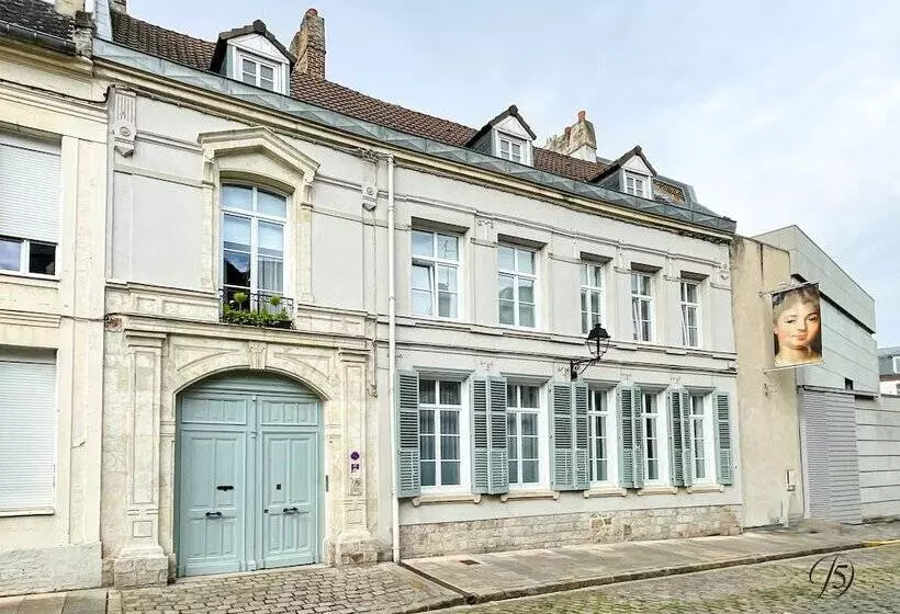 Aamiaismajoitus (B&B) La Demeure Numéro 5