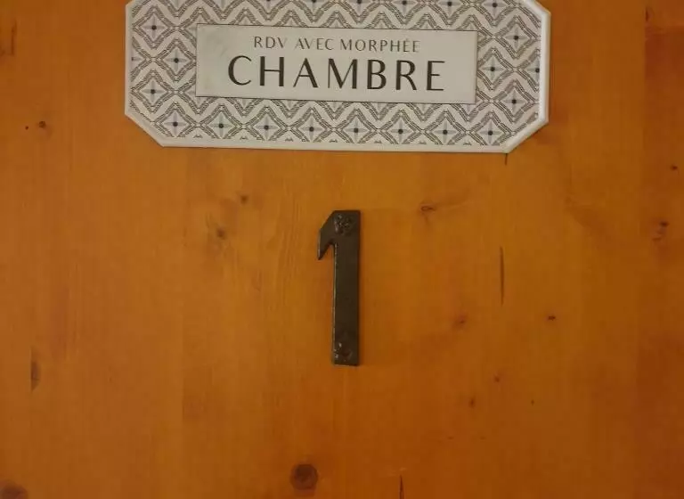 ベッドアンドブレックファースト 4 Safraniers