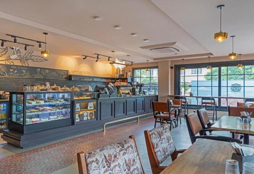 Hotel Treebo Premium Baramasi By Jai Club Prime