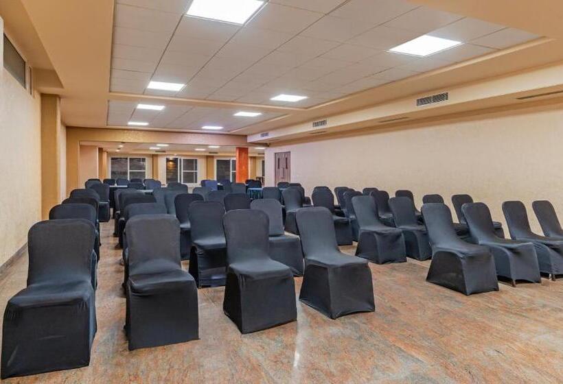 Hotel Treebo Premium Baramasi By Jai Club Prime