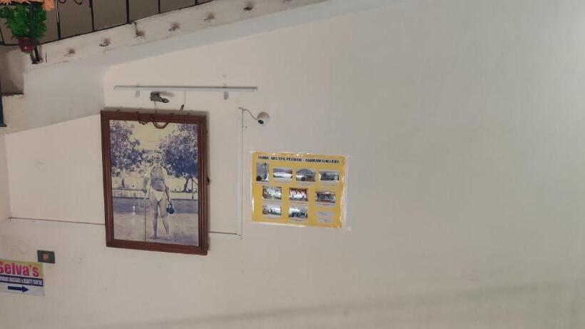 Szálloda Daya Dharma Residency