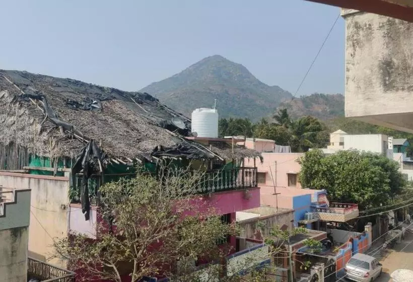 Hotelli Daya Dharma Residency