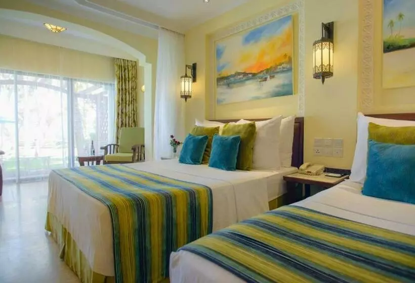 پانسیون Room In Bb   Sarova Whitesands Beach Resort Spa
