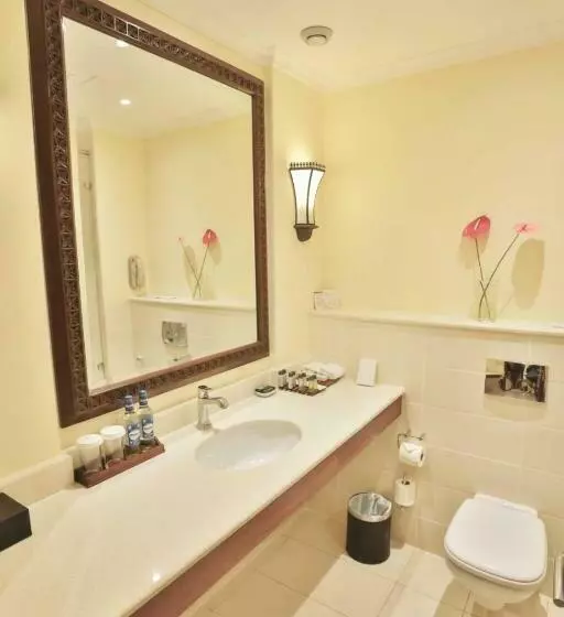 پانسیون Room In Bb   Sarova Whitesands Beach Resort Spa