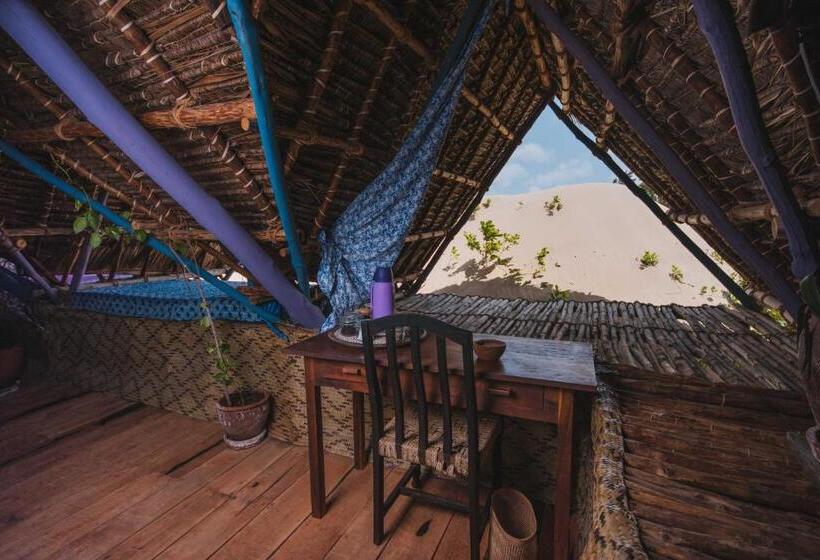 هتل Kizingo Beach Eco Lodge