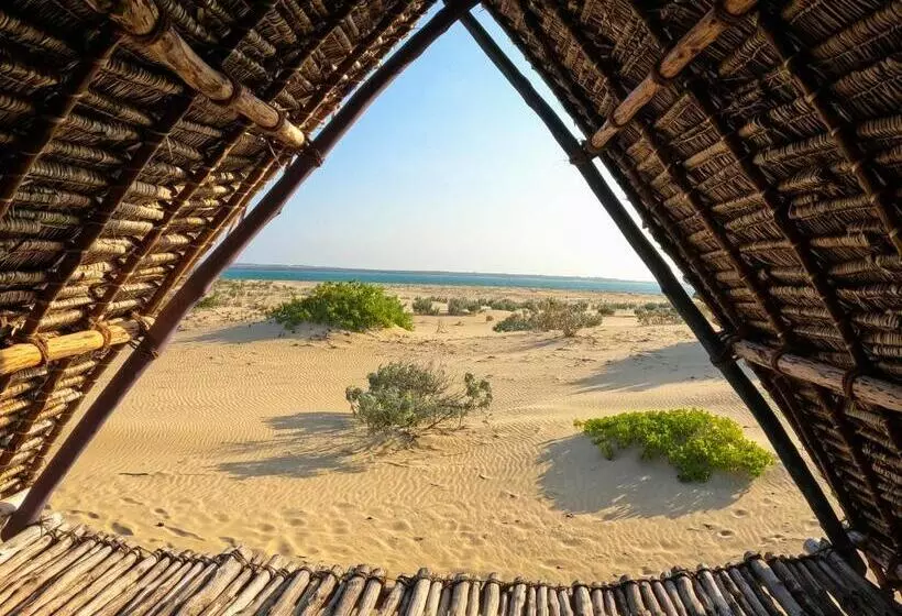 هتل Kizingo Beach Eco Lodge
