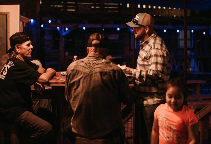 酒店 The Historic Leakey Inn