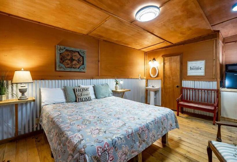 酒店 The Historic Leakey Inn