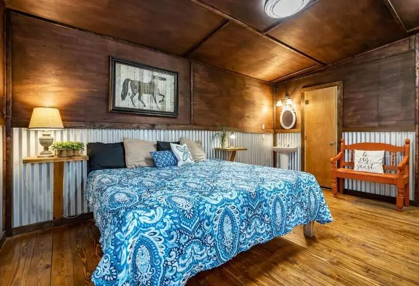 Hotelli The Historic Leakey Inn