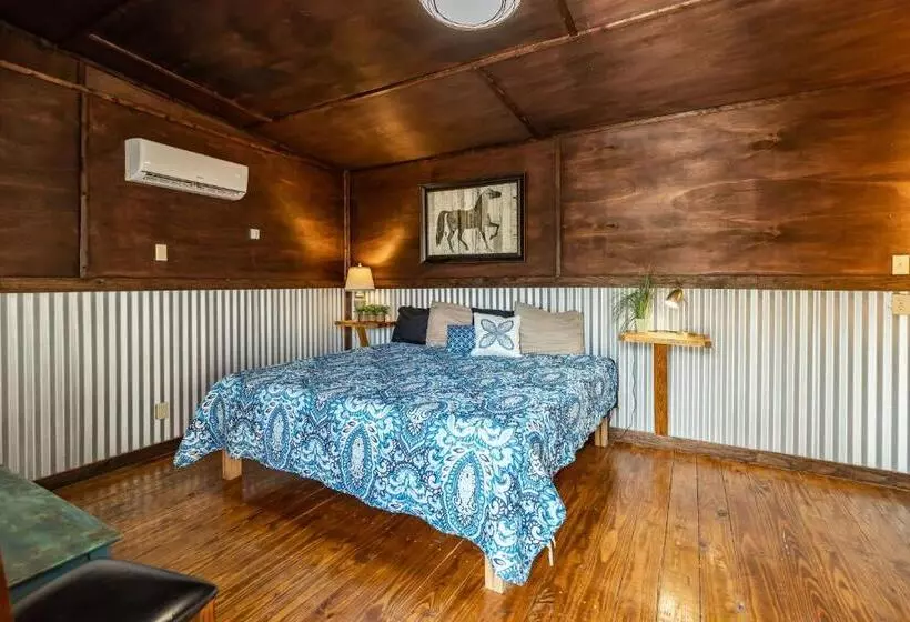 Hotelli The Historic Leakey Inn