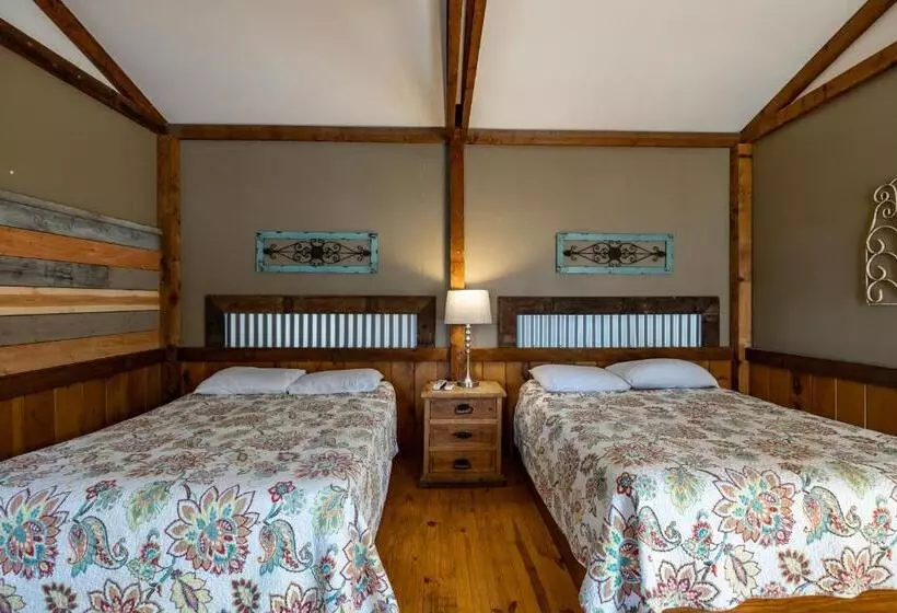 Hotelli The Historic Leakey Inn