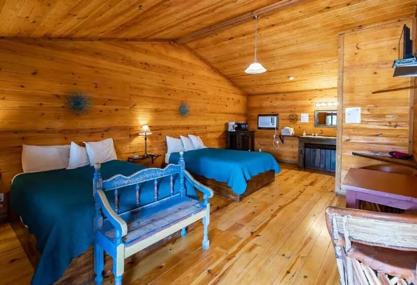 Hotelli The Historic Leakey Inn