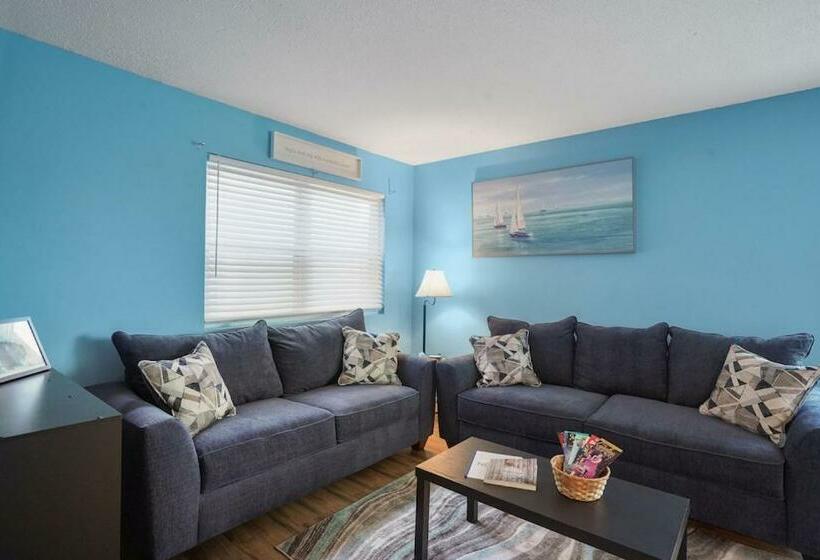 Beautiful Blue Ocean Condo