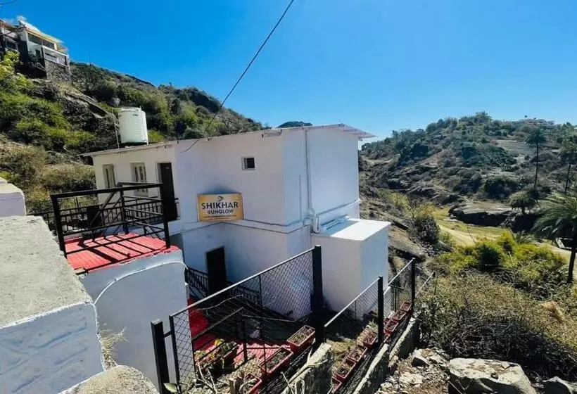 ベッドアンドブレックファースト Shikhar Bunglow   A Stunning Valley View Bungalow In Mount Abu