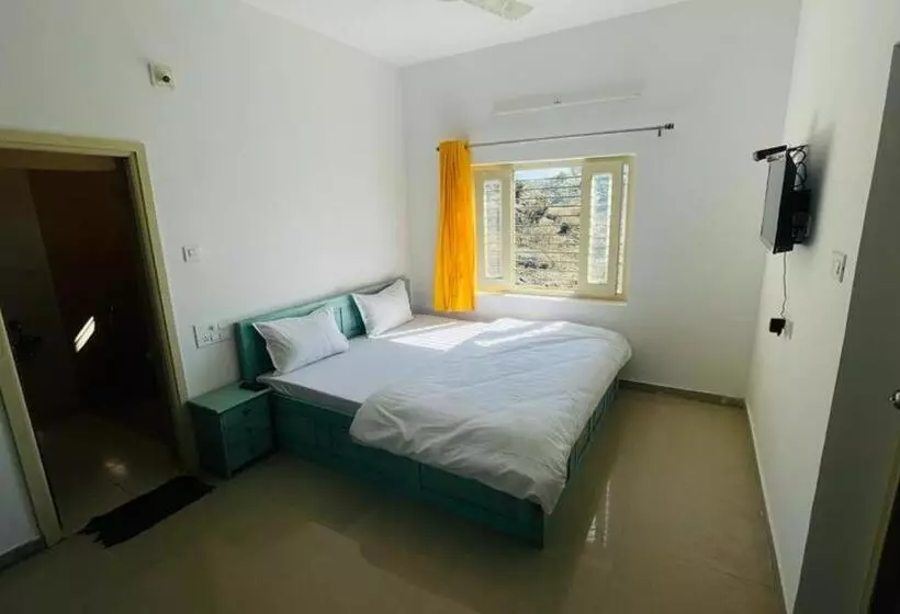 ベッドアンドブレックファースト Shikhar Bunglow   A Stunning Valley View Bungalow In Mount Abu