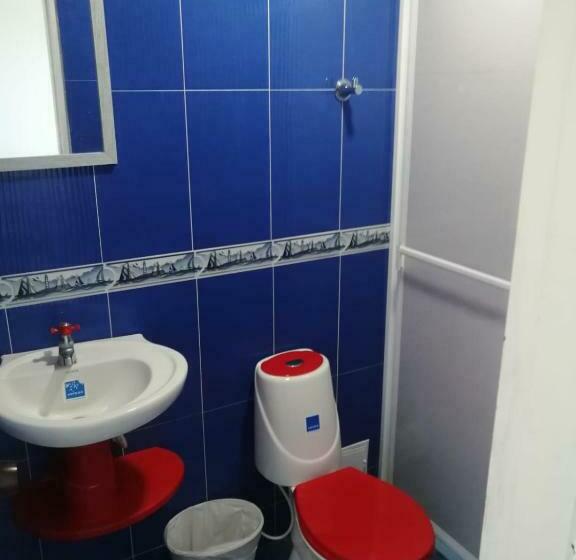 هتل Hostal Oceans Paradise