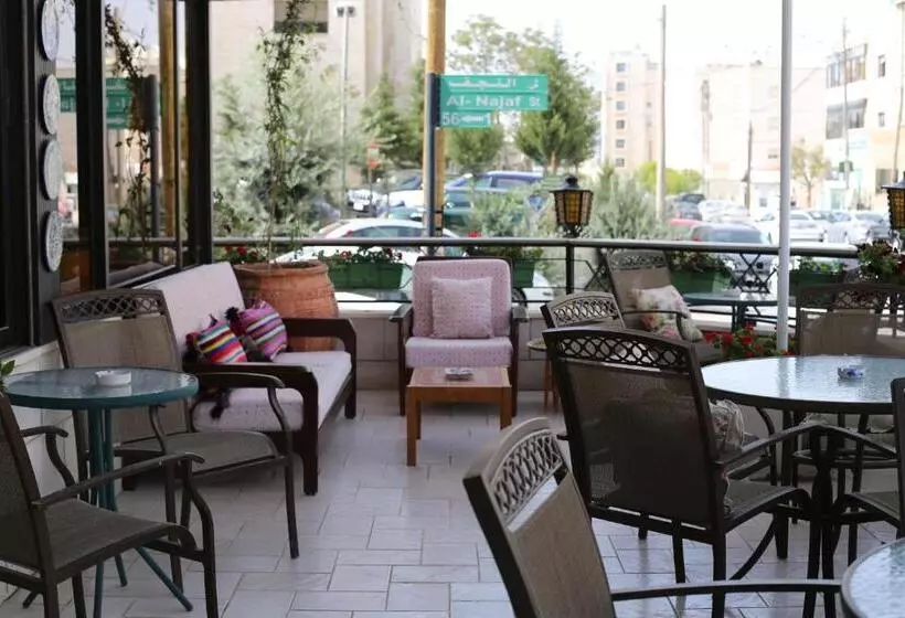 Gondola Hotel & Suites