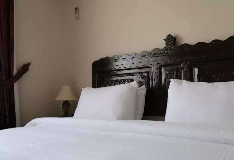 Gondola Hotel & Suites