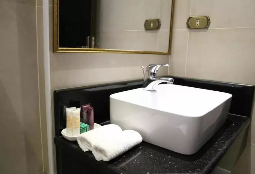 Gondola Hotel & Suites