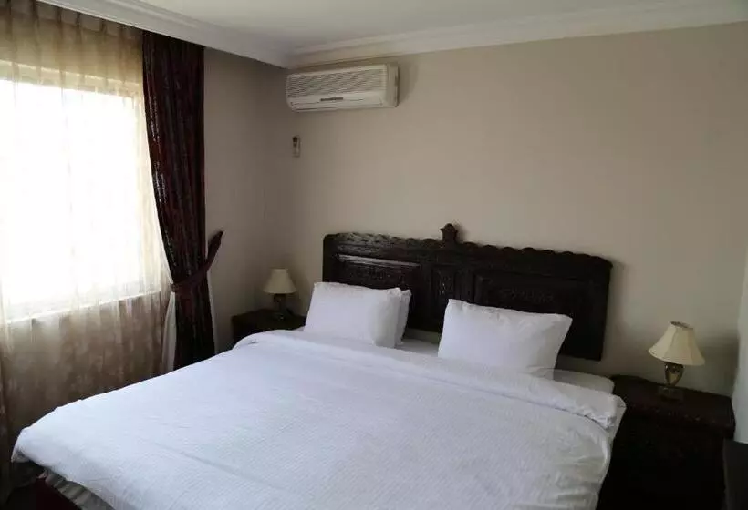 Gondola Hotel & Suites