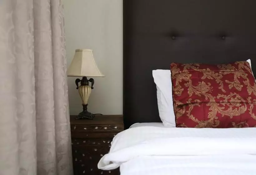 Gondola Hotel & Suites