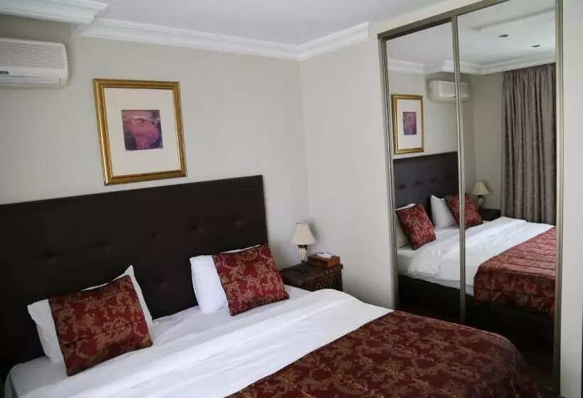 Gondola Hotel & Suites