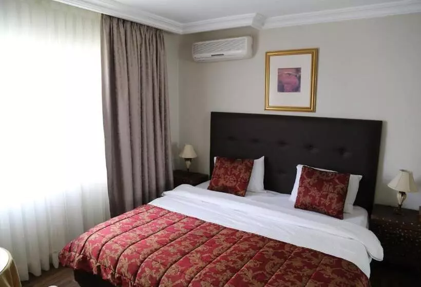 Gondola Hotel & Suites