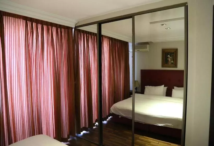 Gondola Hotel & Suites