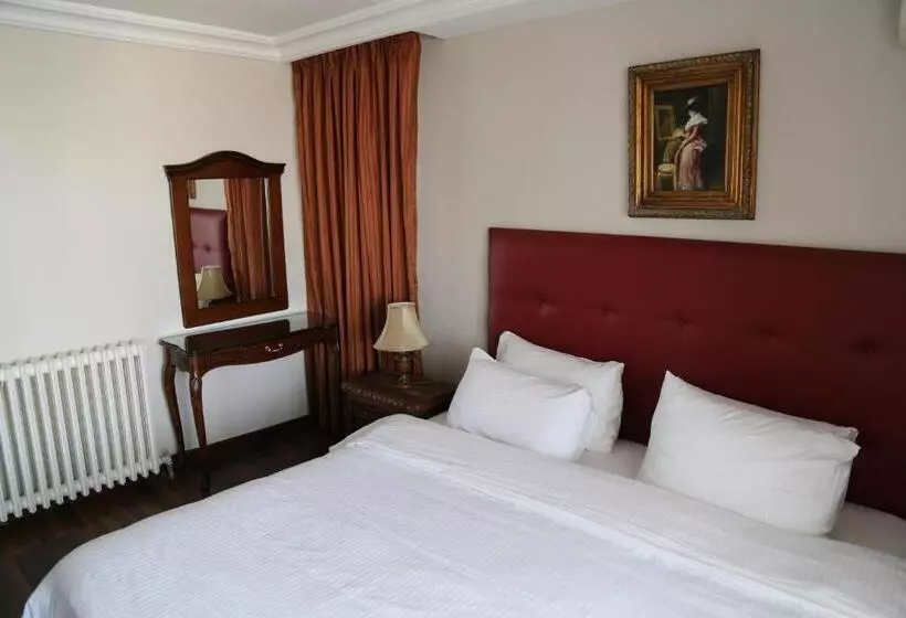 Gondola Hotel & Suites