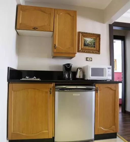 Gondola Hotel & Suites