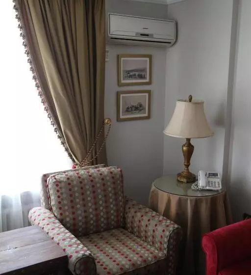 Gondola Hotel & Suites