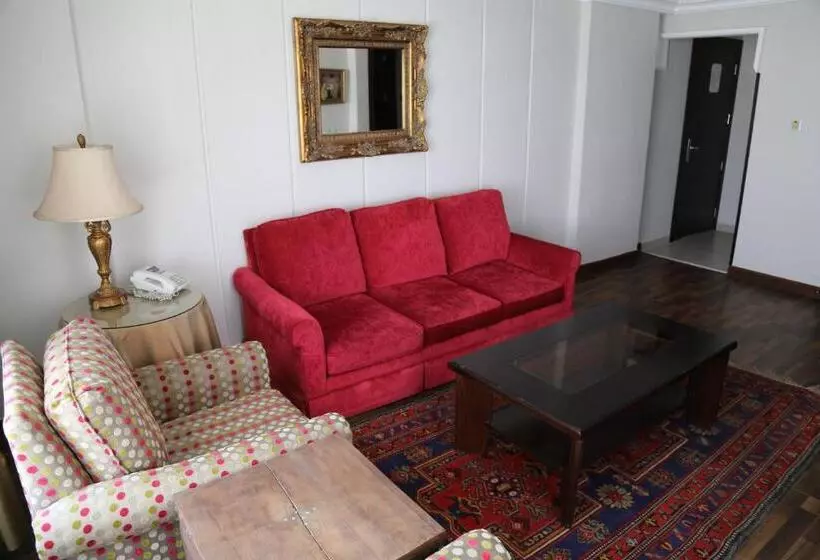 Gondola Hotel & Suites