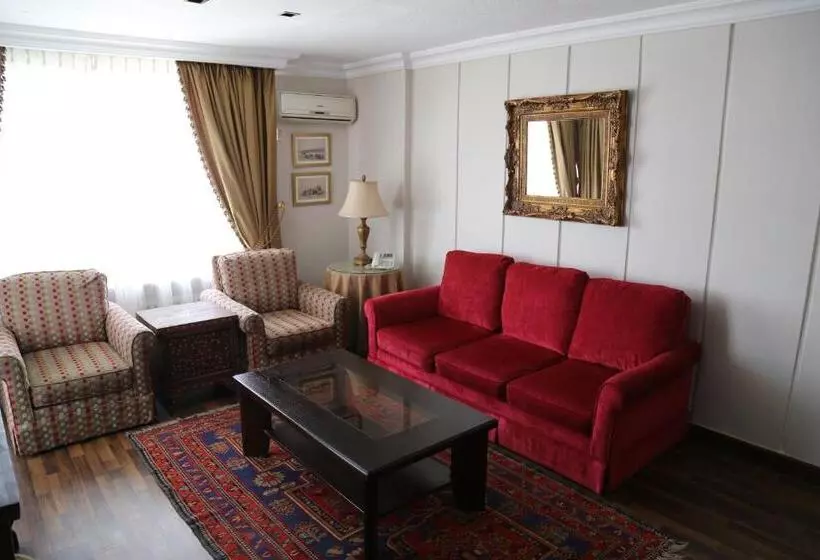 Gondola Hotel & Suites