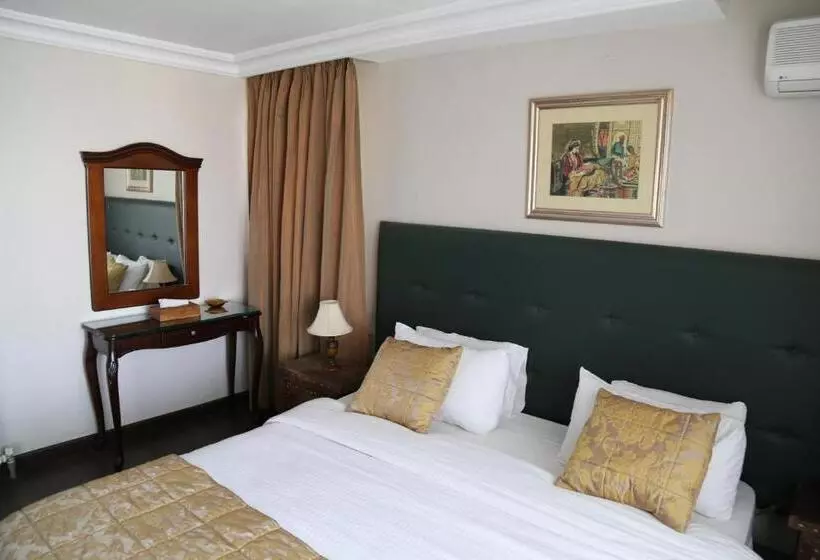 Gondola Hotel & Suites