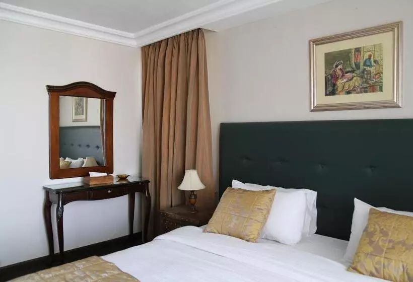 Gondola Hotel & Suites