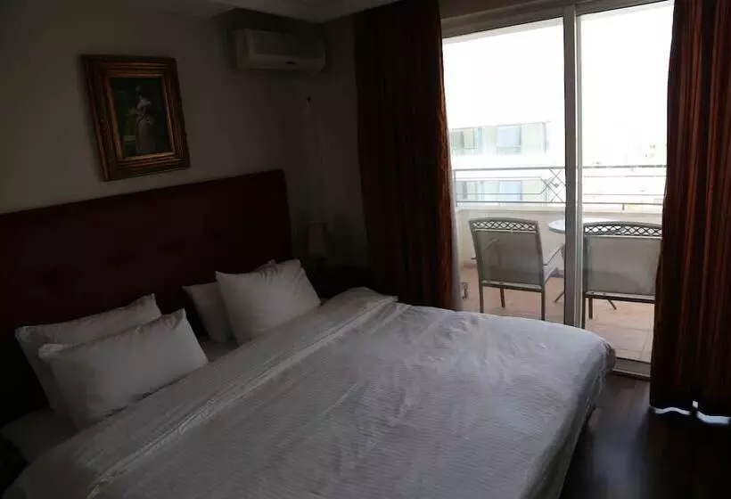 Gondola Hotel & Suites