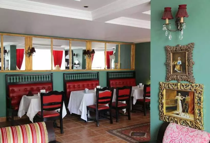 Gondola Hotel & Suites