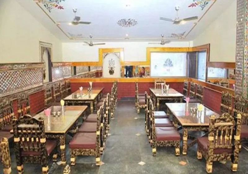 هتل Chokhi Dhani Indore