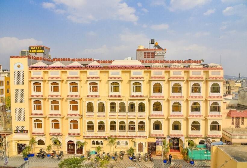 ホテル Laxmi Niwas