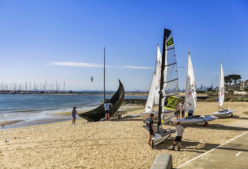 Отель Quest Brighton On The Bay