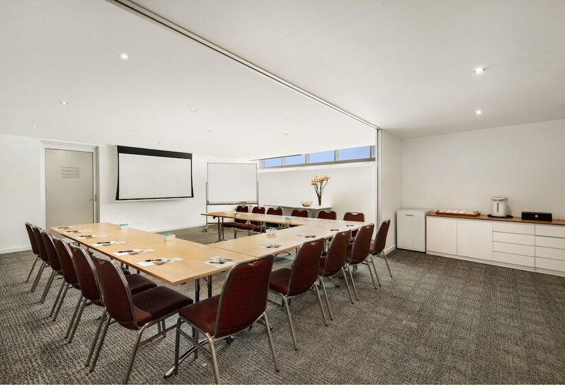 Отель Quest Brighton On The Bay