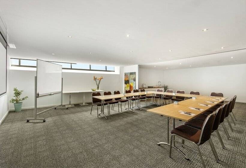 Отель Quest Brighton On The Bay