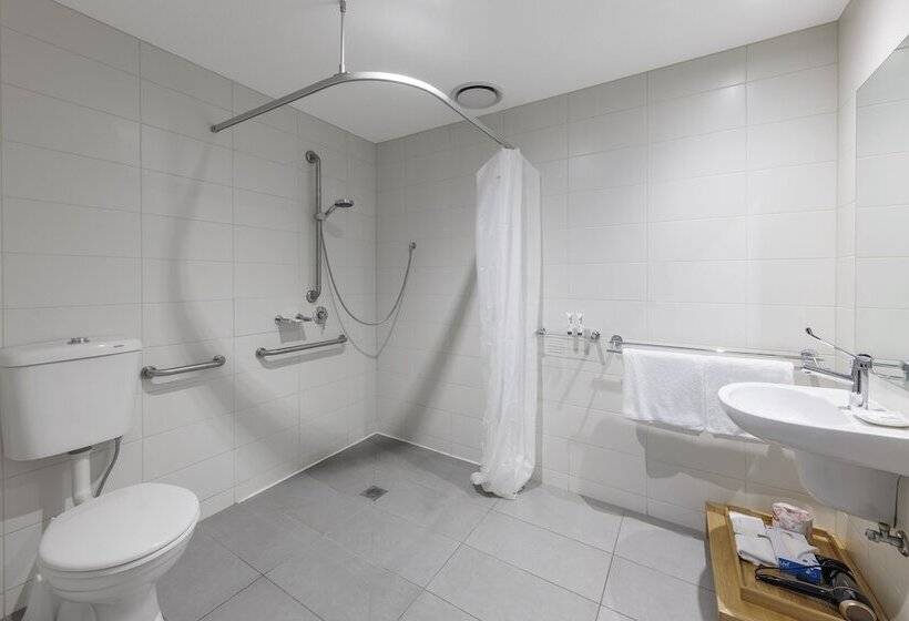 Отель Quest Brighton On The Bay