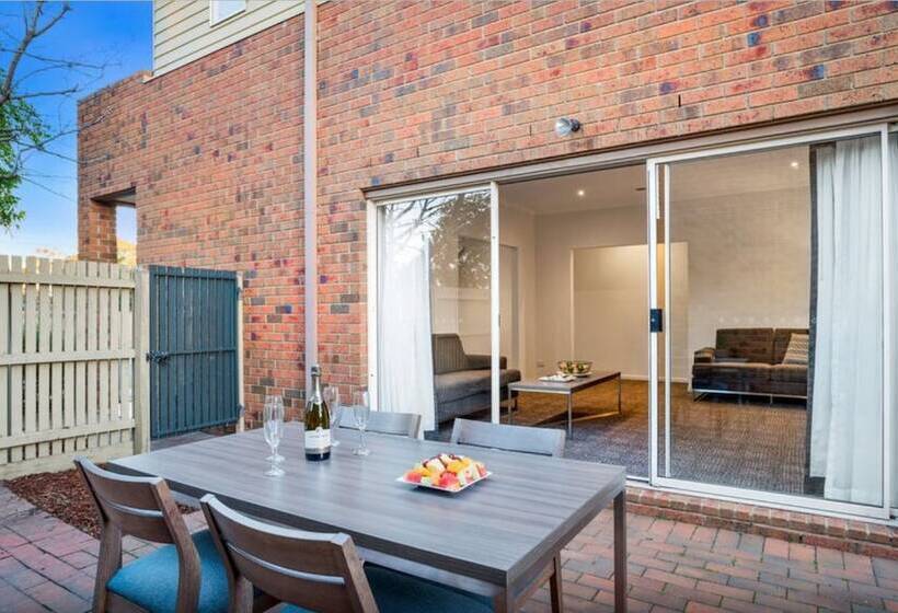 Отель Quest Brighton On The Bay