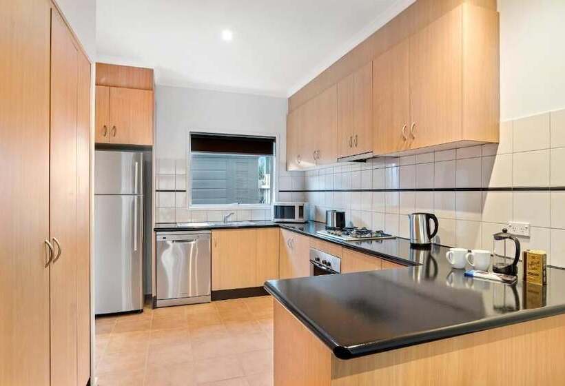 Отель Quest Brighton On The Bay