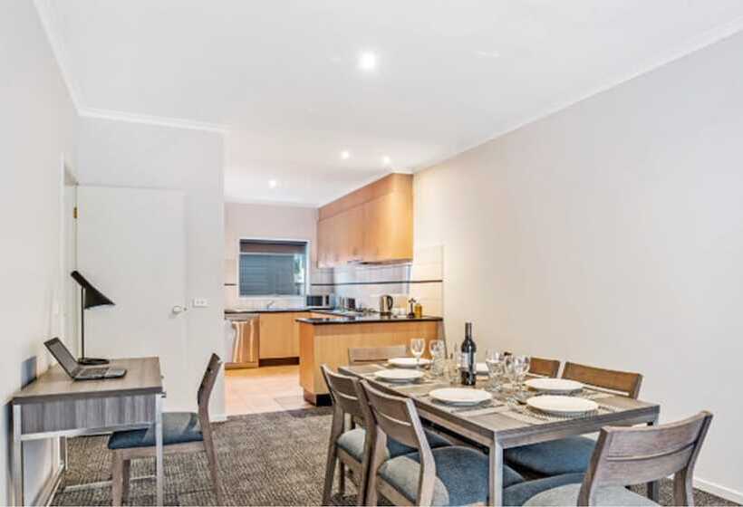 Отель Quest Brighton On The Bay