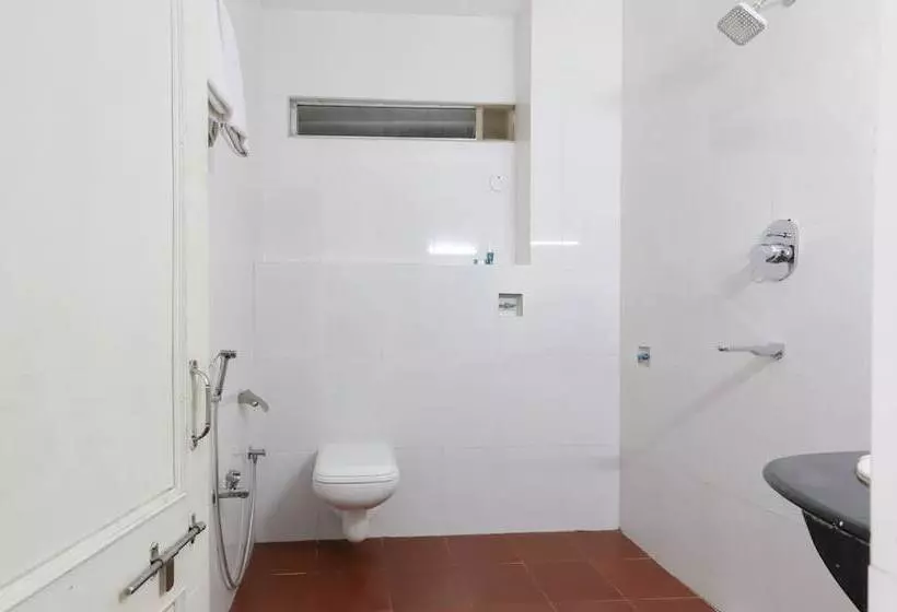 호텔 Treebo Omni Palace